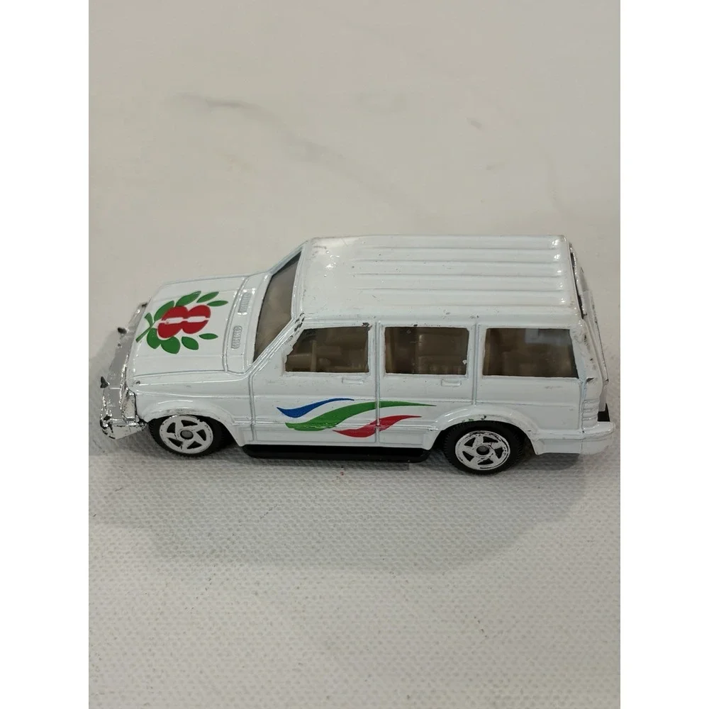 Mitsubishi Pajero Die Cast Car 1:51 Scale White SUV Toy Vehicle